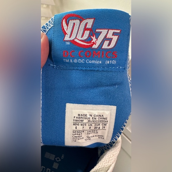 Converse All Star High Top Women Size 7 Men 5 Unisex Superman DC Comic Shoe - Picture 8 of 8